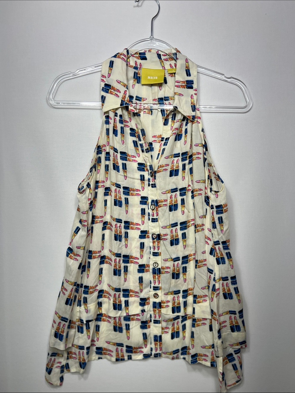 Maeve Cream Sleeveless Button-Front Top with Navy and Pink Lipstick Print